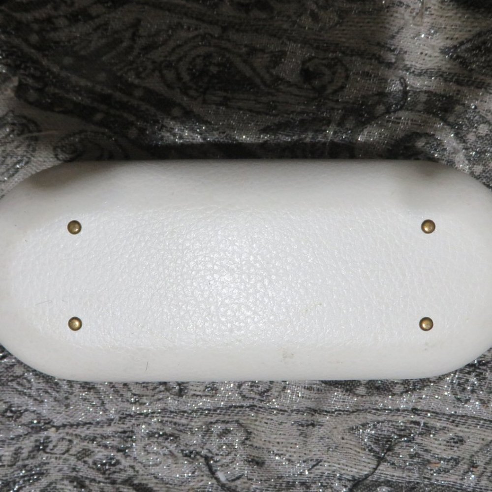 SOLD Chloe eyeglasses or sunglasses case white leather gold nameplate - Picture 3 of 4